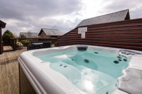 Vercana - 2 Bed Lodge with Hot Tub at Retallack Resort & Spa